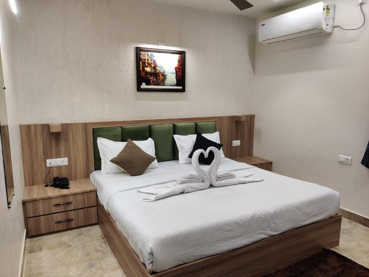 Tirtha Guest house *